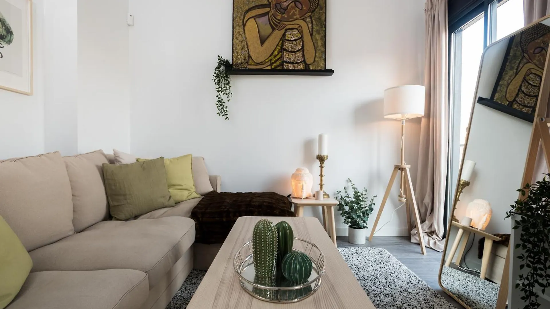 Duplex Buddha Malaga Centro Apartment